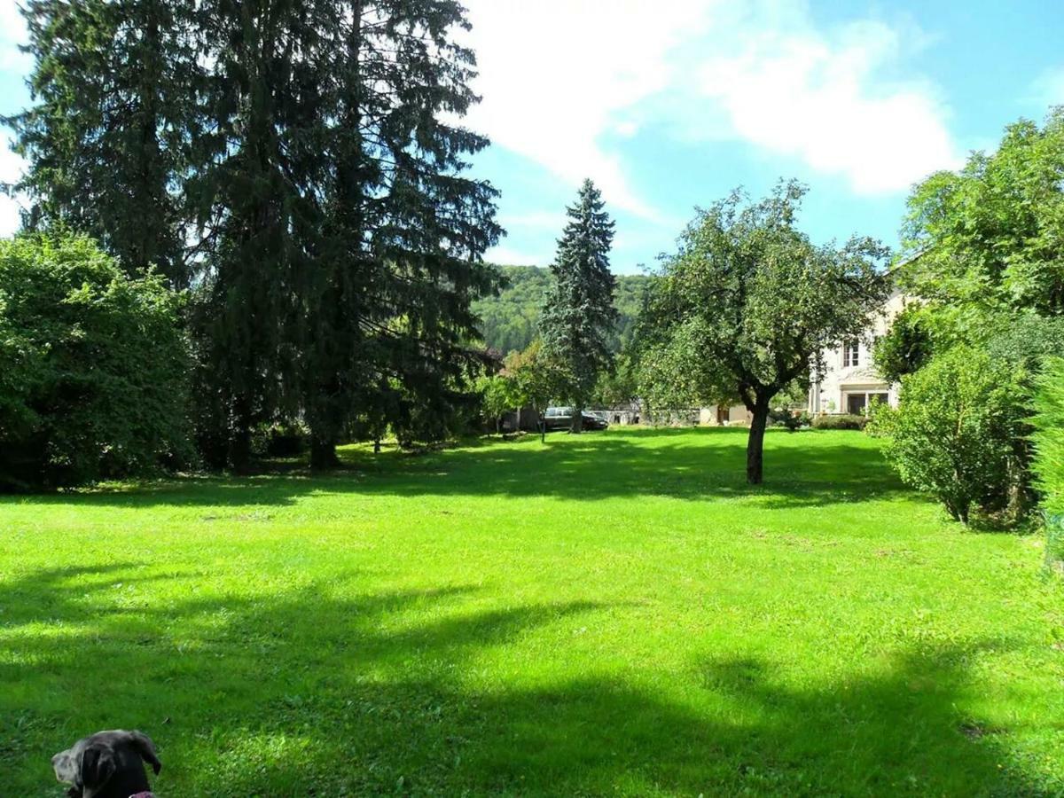 A La Grenouille Du Jura Hotel Bellignat Exterior foto